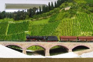 Die Stra&szlig;enbr&uuml;cke im Modell